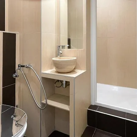 Luxurious 3-bedroom In Heart Of * كان