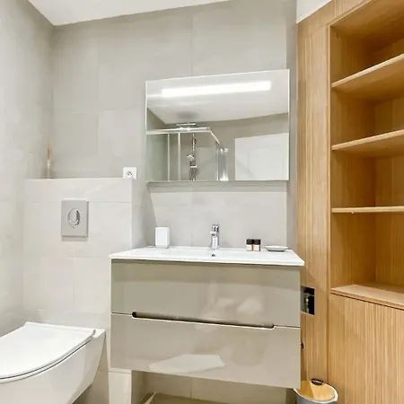Luxurious 3-bedroom In Heart Of