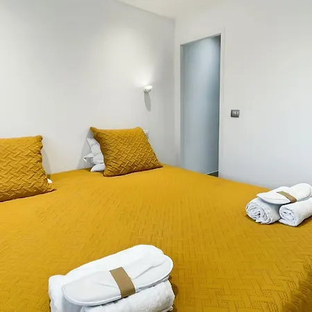 Luxurious 3-bedroom In Heart Of شقة *