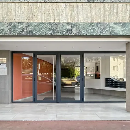 Luxurious 3-bedroom In Heart Of *