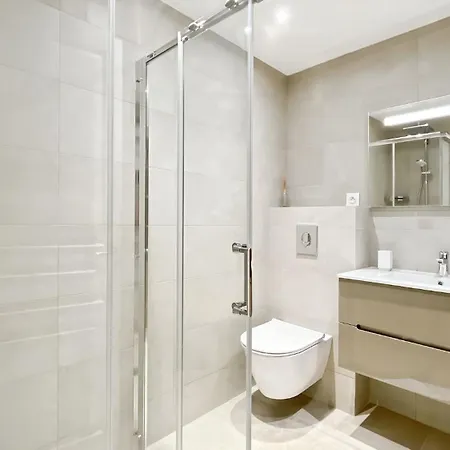 Luxurious 3-bedroom In Heart Of