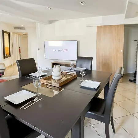 شقة Luxurious 3-bedroom In Heart Of *