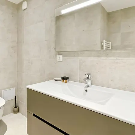 Luxurious 3-bedroom In Heart Of *