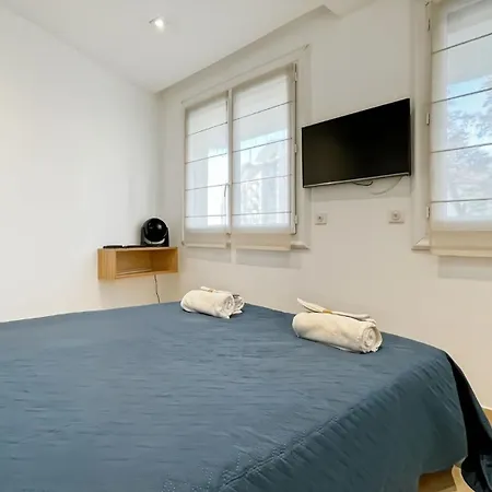 Luxurious 3-bedroom In Heart Of * كان