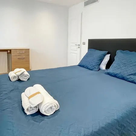 Luxurious 3-bedroom In Heart Of