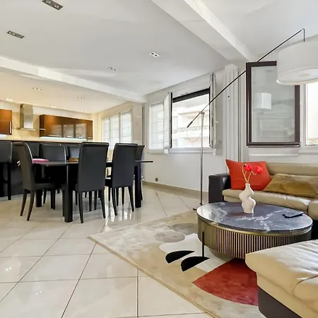 شقة Luxurious 3-bedroom In Heart Of *