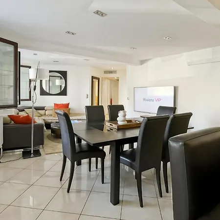 Luxurious 3-bedroom In Heart Of شقة