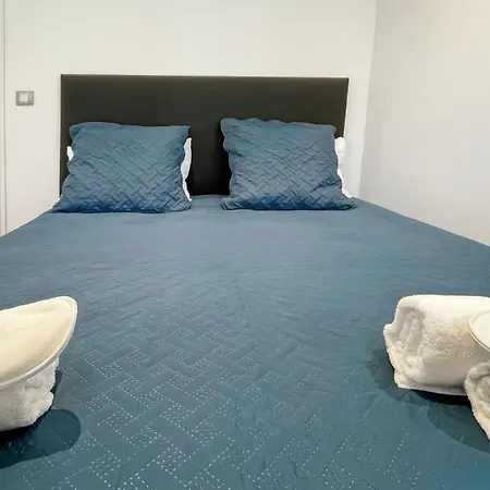 Luxurious 3-bedroom In Heart Of شقة *
