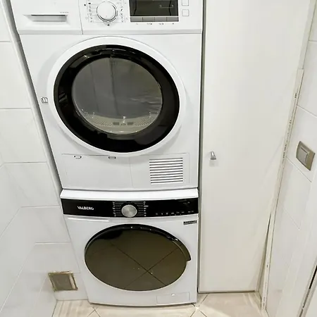 Luxurious 3-bedroom In Heart Of *
